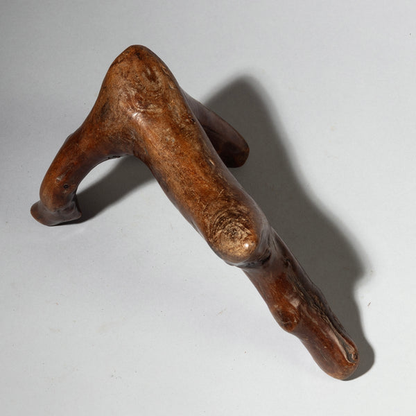A LOVELY TACTILE ORGANIC HEADREST FROM THE RENDILLE TRIBE OF KENYA  (No 4251 )