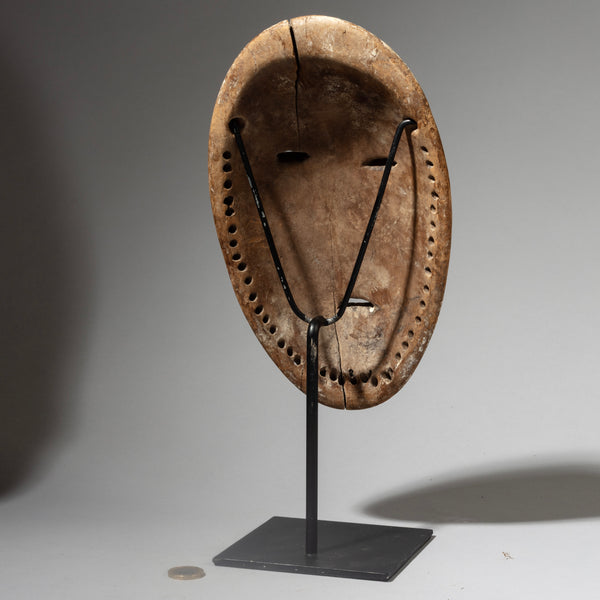 A PRETTY IDIMU” KAOLIN ENCRUSTED LEGA TRIBE MASK ( No 4243 )