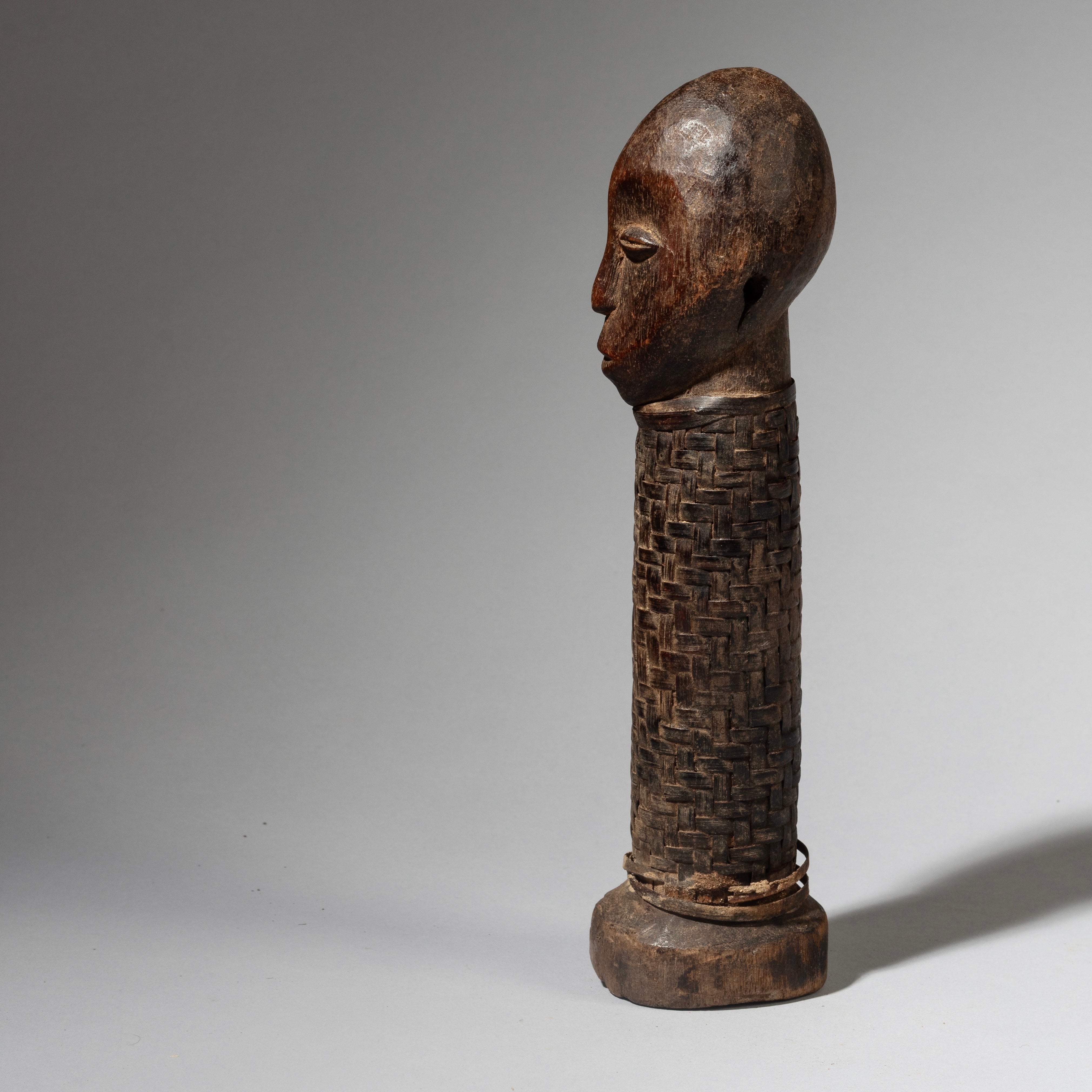 AN APPEALING ABSTRACT FIGURE, LEGA TRIBE CONGO ( No 4292 )