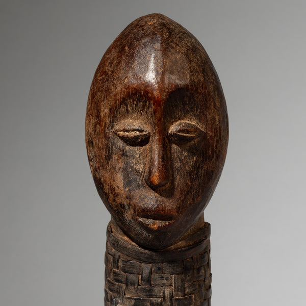 AN APPEALING ABSTRACT FIGURE, LEGA TRIBE CONGO ( No 4292 )