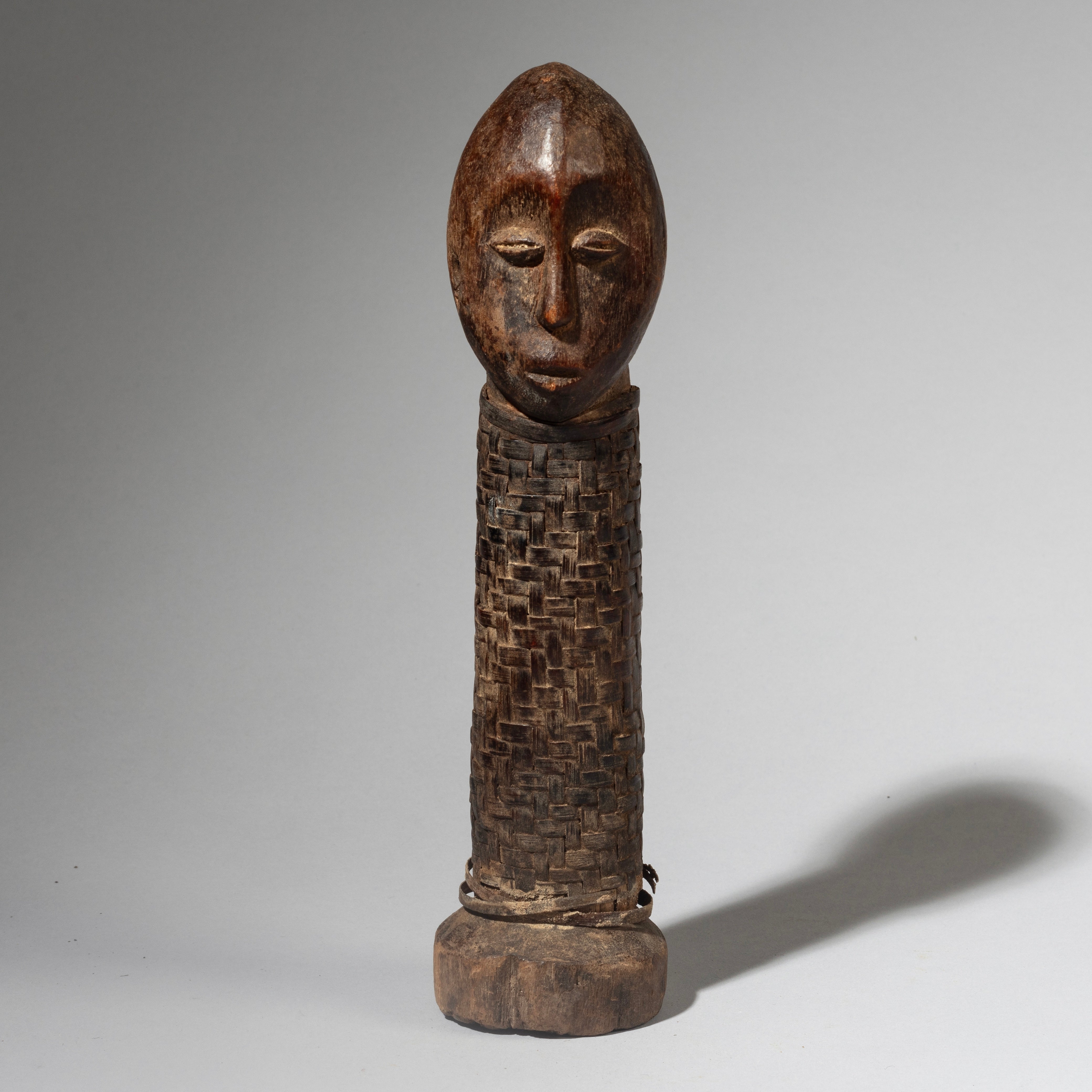 AN APPEALING ABSTRACT FIGURE, LEGA TRIBE CONGO ( No 4292 )