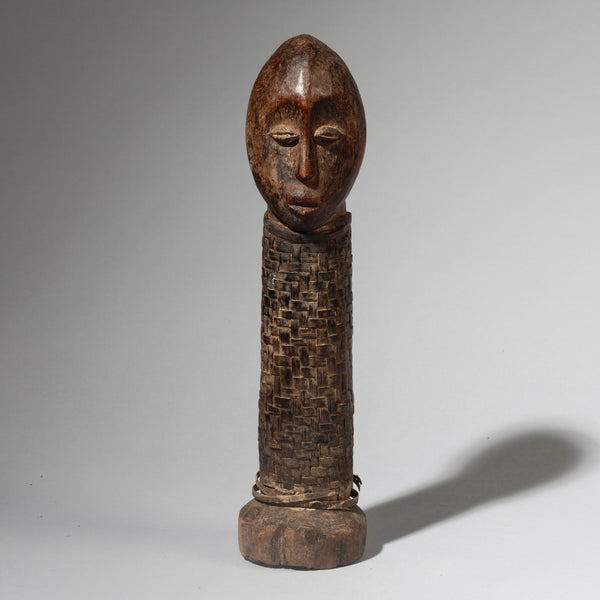 AN APPEALING ABSTRACT FIGURE, LEGA TRIBE CONGO ( No 4292 )