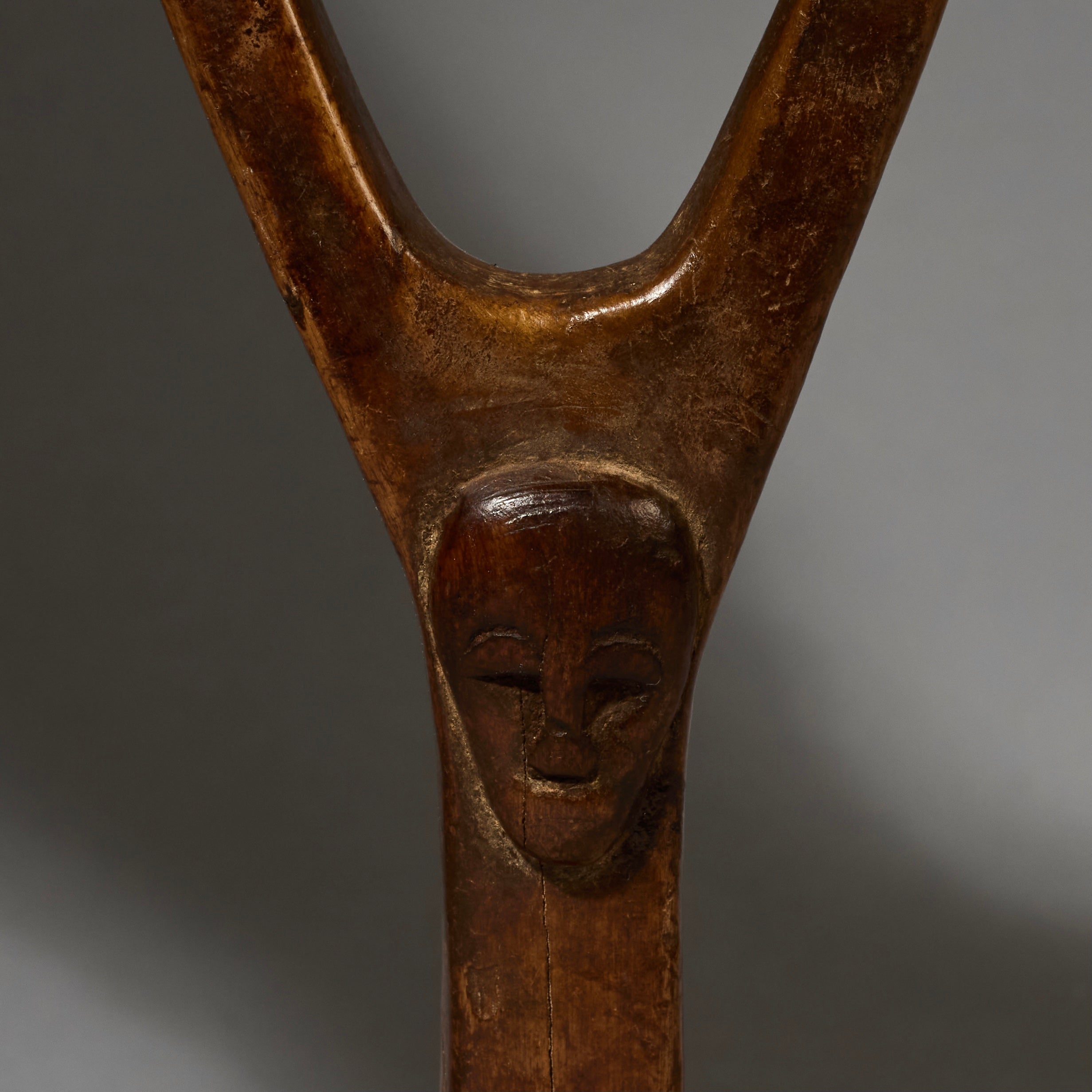 A SILKY CATAPULT FROM THE BAULE TRIBE OF THE IVORY COAST W.AFRICA ( No 2570 )