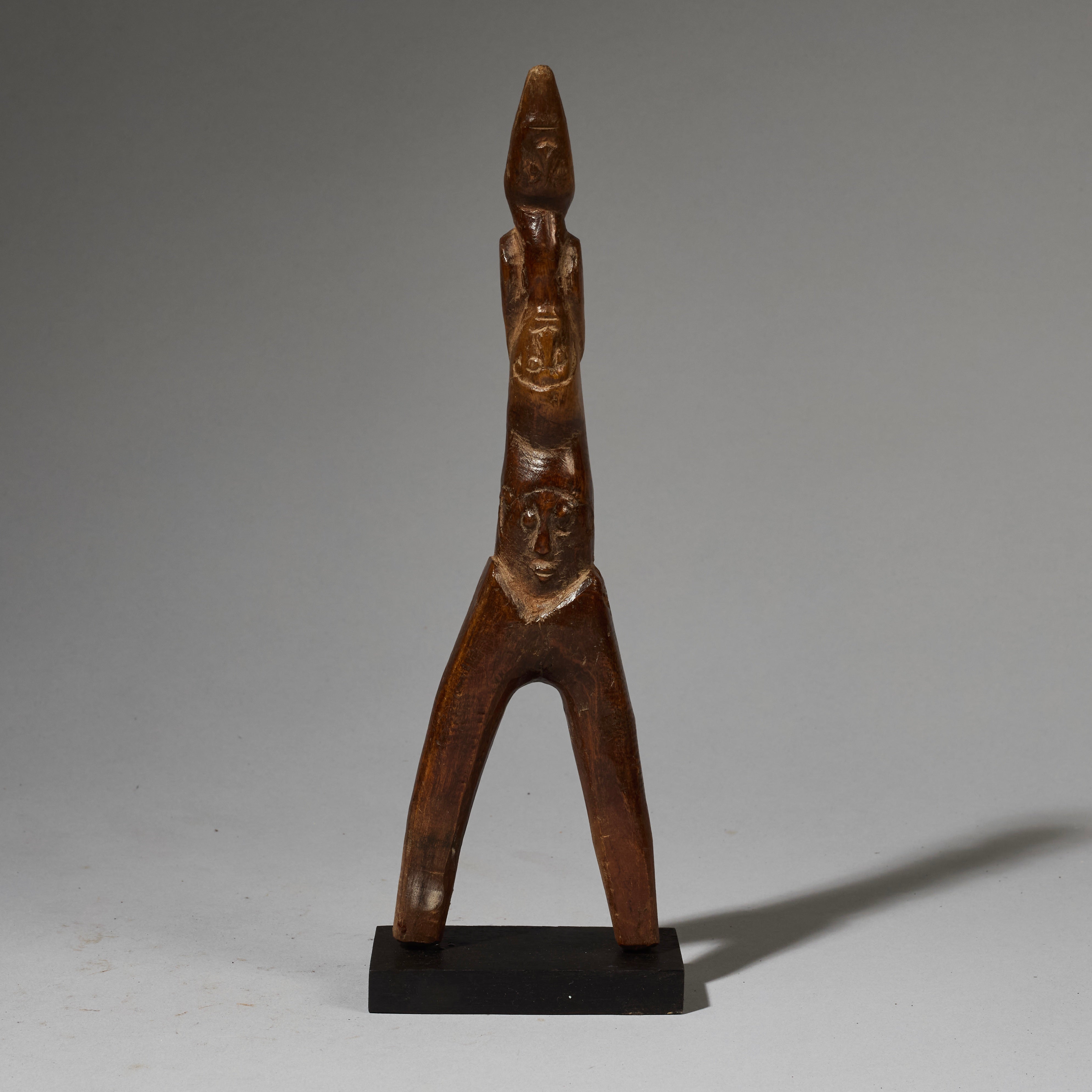 A WELL PATINATED BAULE TRIBE CATAPULT , IVORY COAST (  No 2764