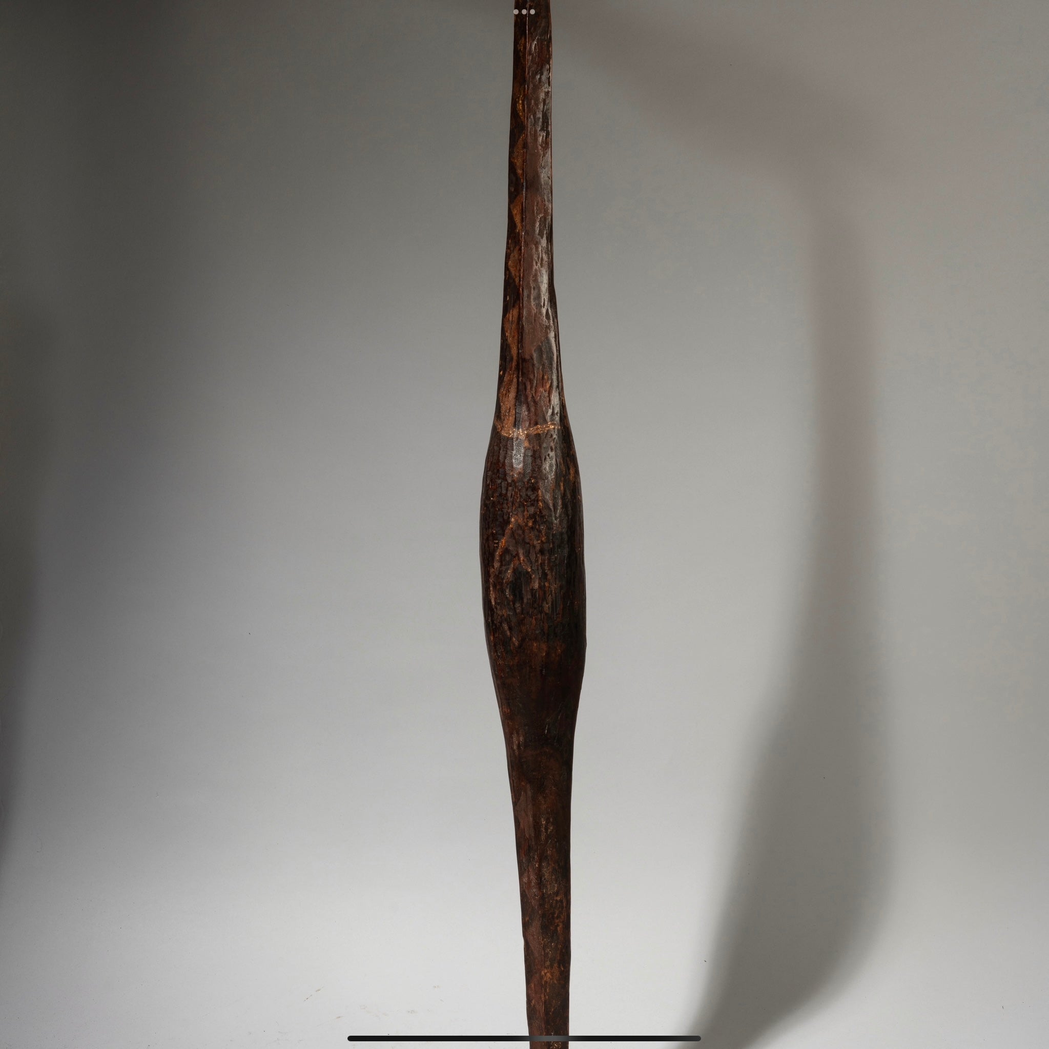 A SIMPLE LONG WOODEN SHIELD WITH PIGMENT DECORATION, DINKA TRIBE OF EAST AFRICA ( No 4234 )