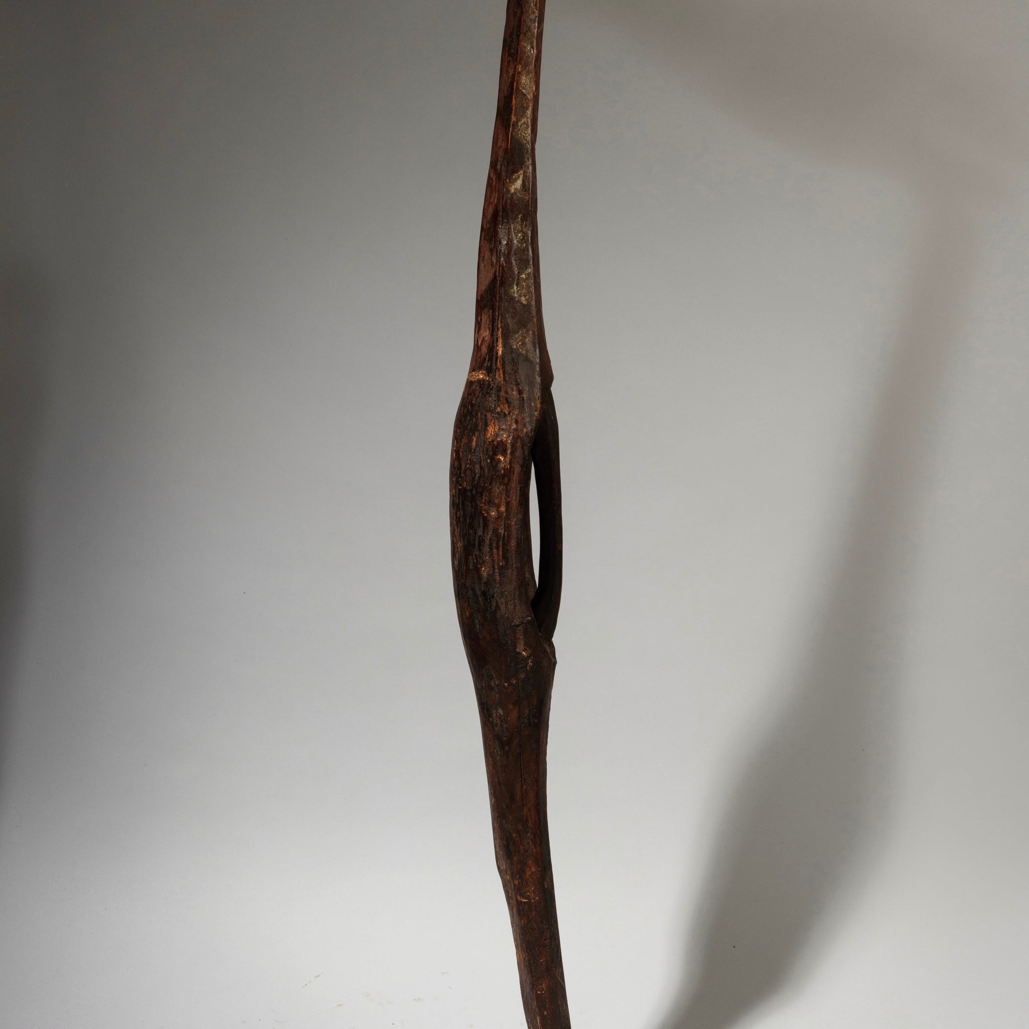 A SIMPLE LONG WOODEN SHIELD WITH PIGMENT DECORATION, DINKA TRIBE OF EAST AFRICA ( No 4234 )