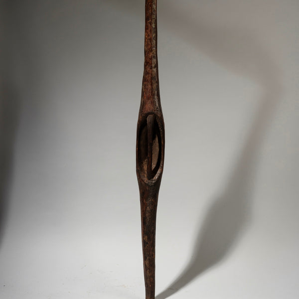 A SIMPLE LONG WOODEN SHIELD WITH PIGMENT DECORATION, DINKA TRIBE OF EAST AFRICA ( No 4234 )