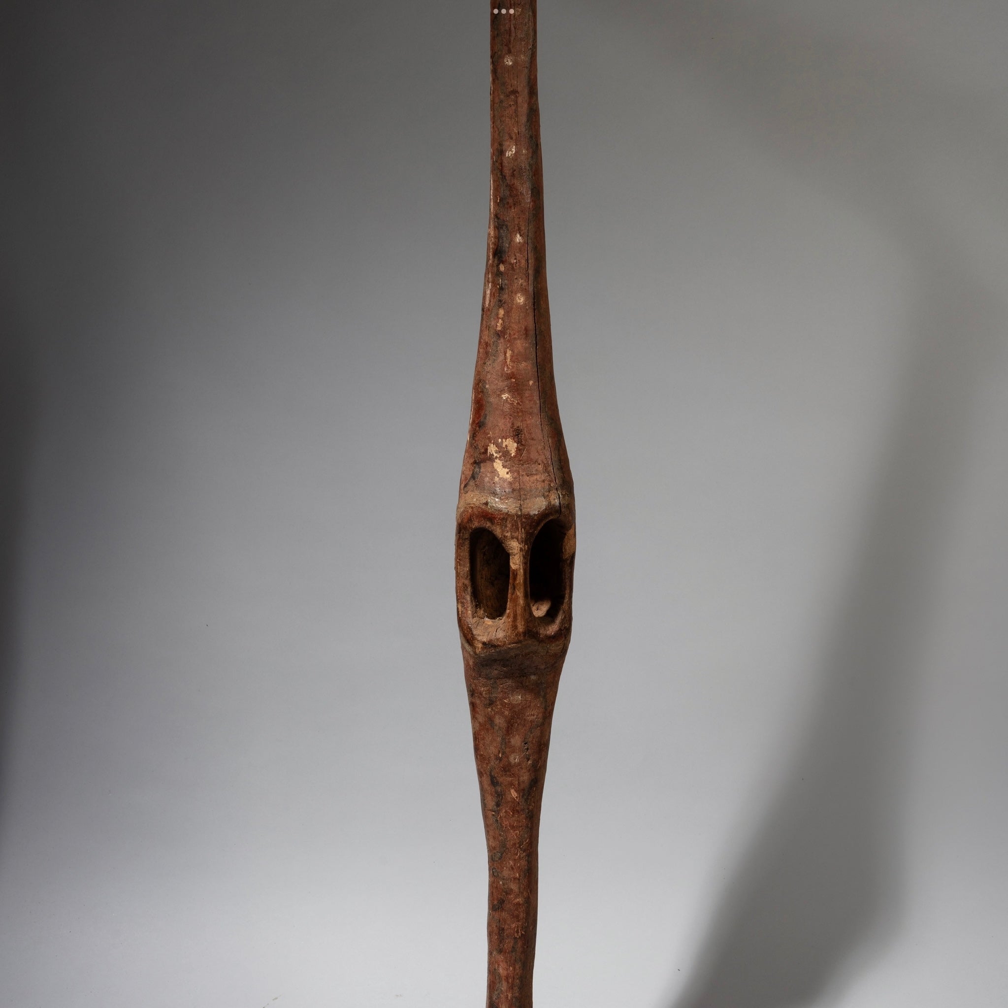 A SIMPLE WOODEN SHIELD WITH PIGMENT DECORATION, DINKA TRIBE OF EAST AFRICA ( No 4235 )