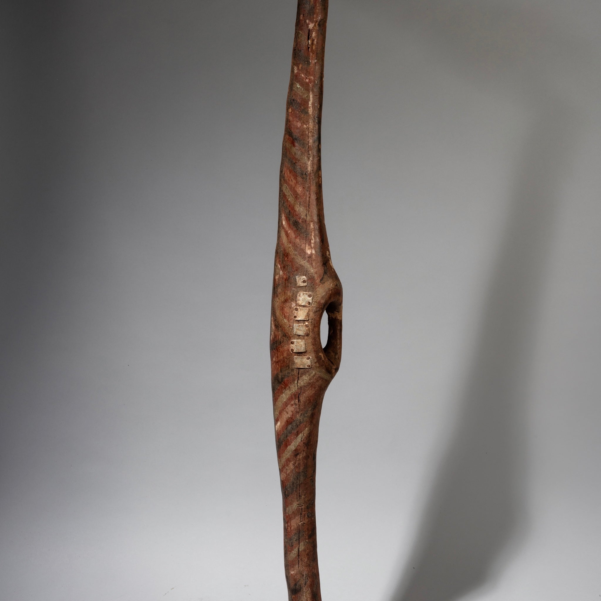 A SIMPLE WOODEN SHIELD WITH PIGMENT DECORATION, DINKA TRIBE OF EAST AFRICA ( No 4235 )