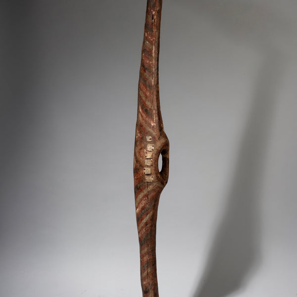 A SIMPLE WOODEN SHIELD WITH PIGMENT DECORATION, DINKA TRIBE OF EAST AFRICA ( No 4235 )