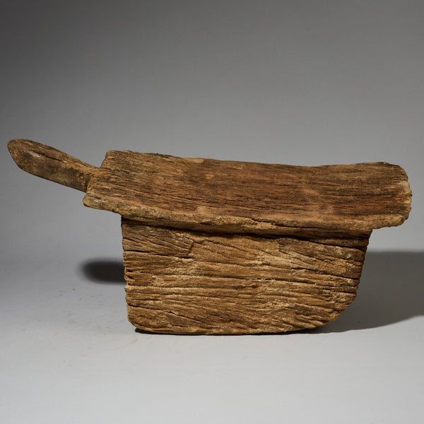 A WEATHERED GURUNSI STOOL FROM THE BURKINA FASO  W.AFRICA ( No 2773 )