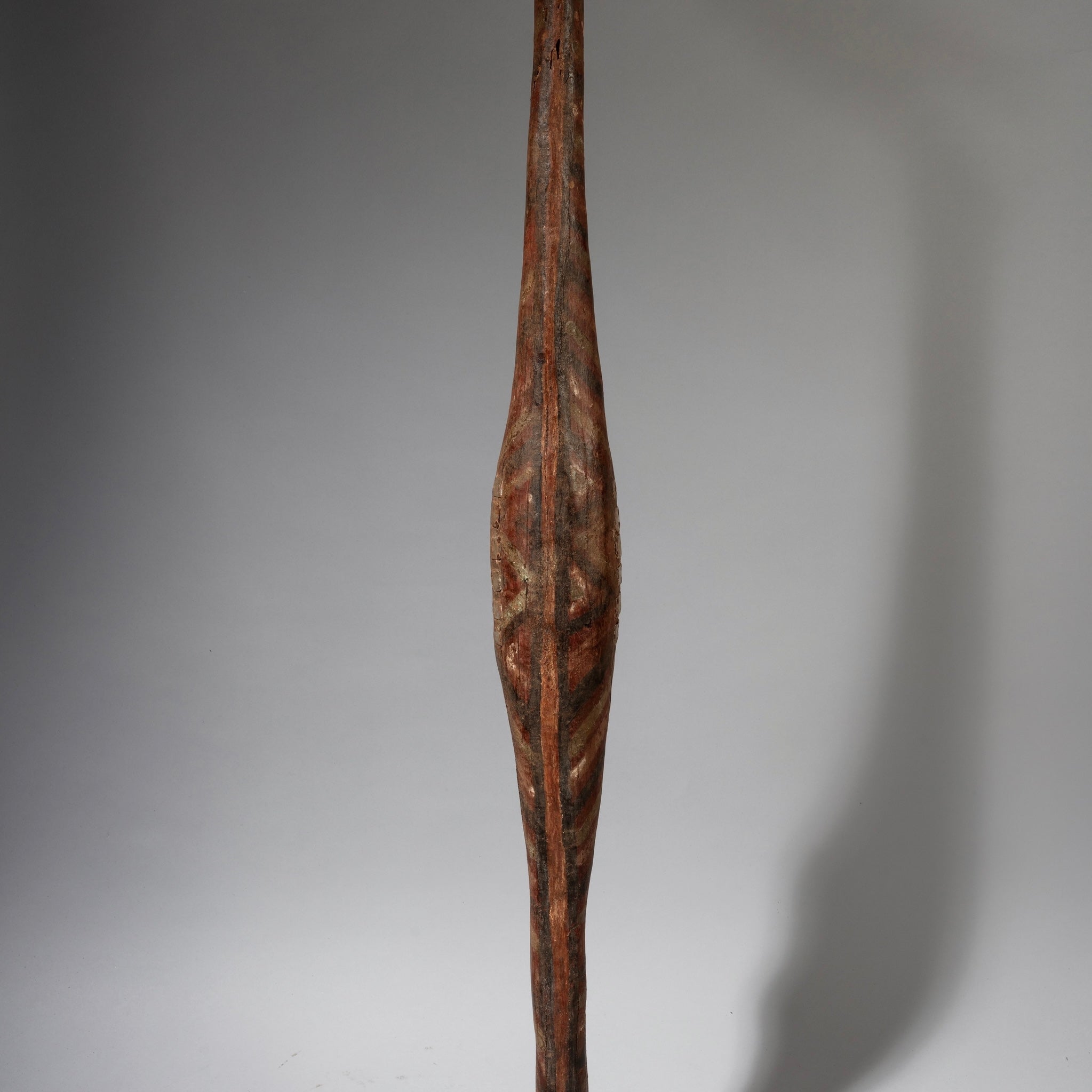 A SIMPLE WOODEN SHIELD WITH PIGMENT DECORATION, DINKA TRIBE OF EAST AFRICA ( No 4235 )
