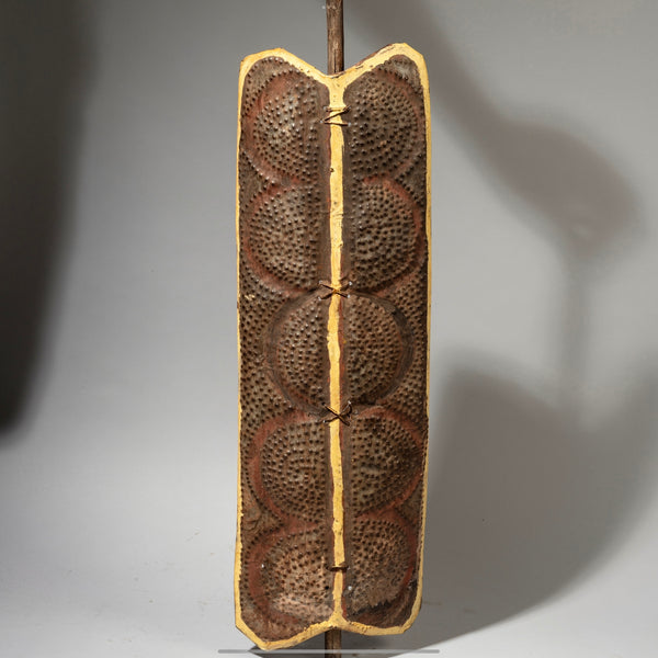 A STATEMENT METAL SHIELD, TURKANA TRIBE KENYA E.AFRICA ( No 4282 )