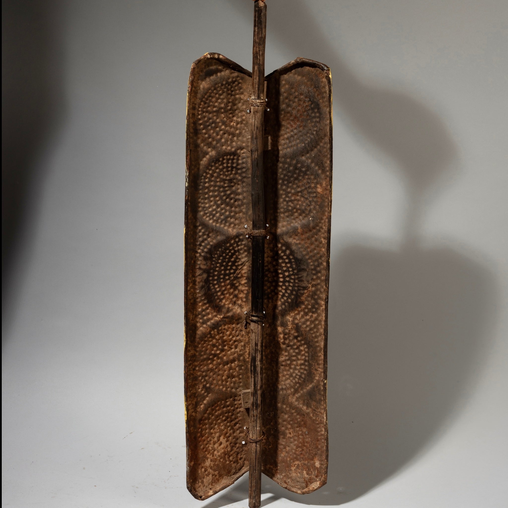 A STATEMENT METAL SHIELD, TURKANA TRIBE KENYA E.AFRICA ( No 4282 )