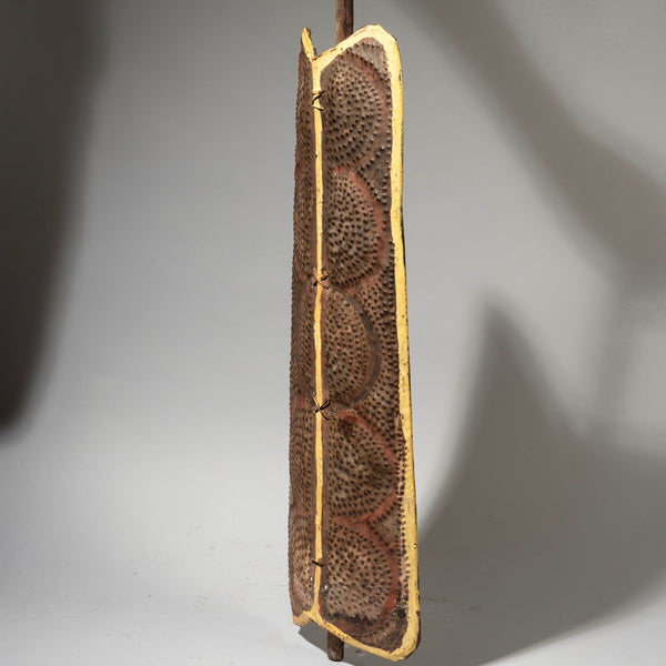 A STATEMENT METAL SHIELD, TURKANA TRIBE KENYA E.AFRICA ( No 4282 )