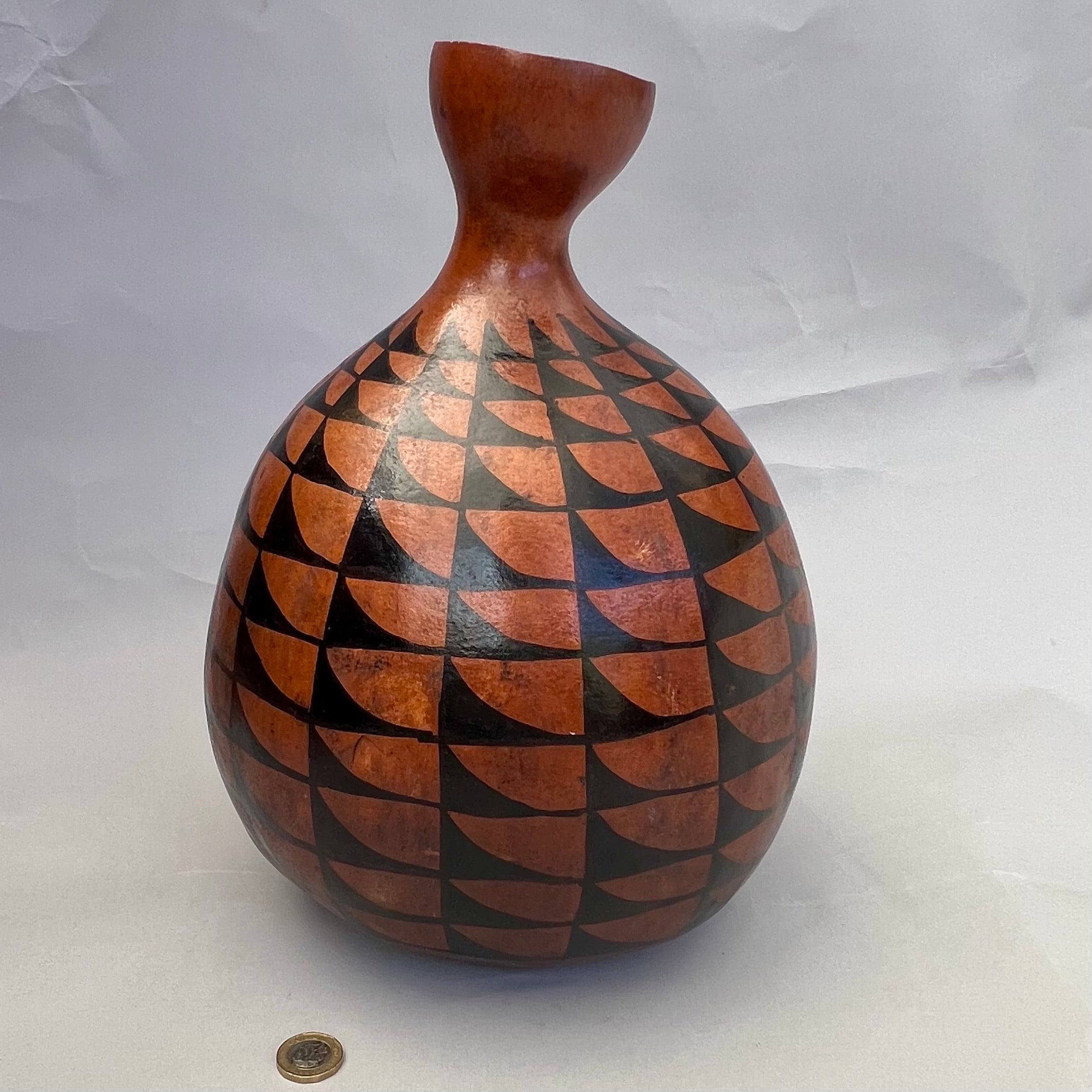 A LARGE SIZED DECORATED TUTSI CALABASH ( No 1091)