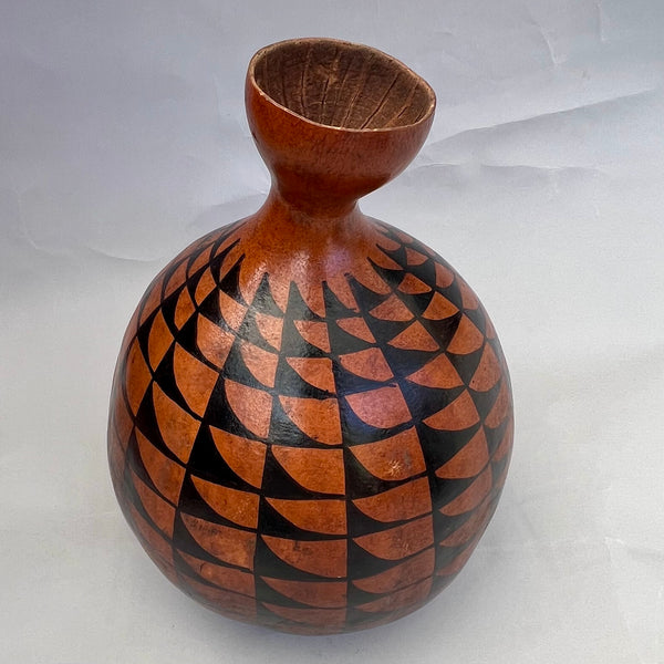 A LARGE SIZED DECORATED TUTSI CALABASH ( No 1091)