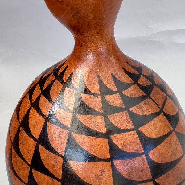 A LARGE SIZED DECORATED TUTSI CALABASH ( No 1091)