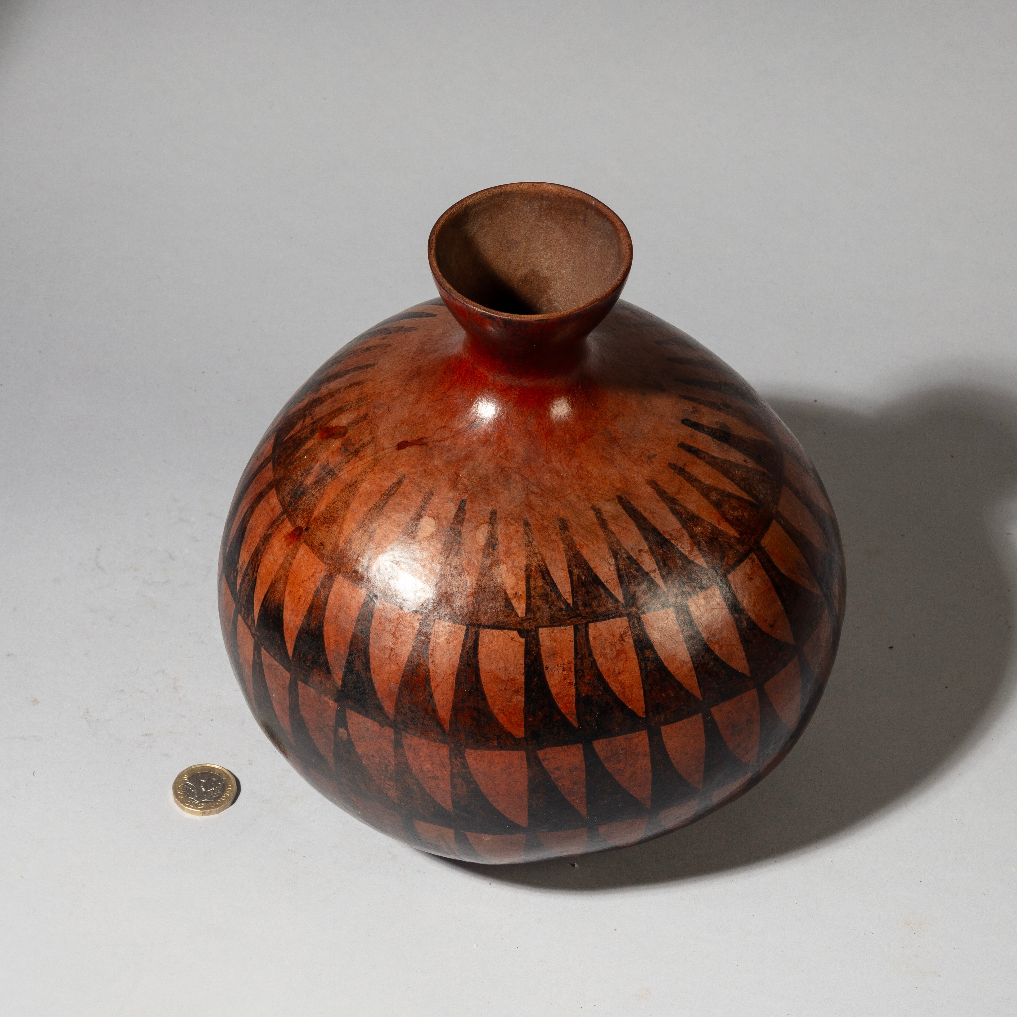 A PLUMP SMALL GOURD VESSEL FROM TUTSI TRIBE OF RWANDA E. AFRICA ( No 4344 )