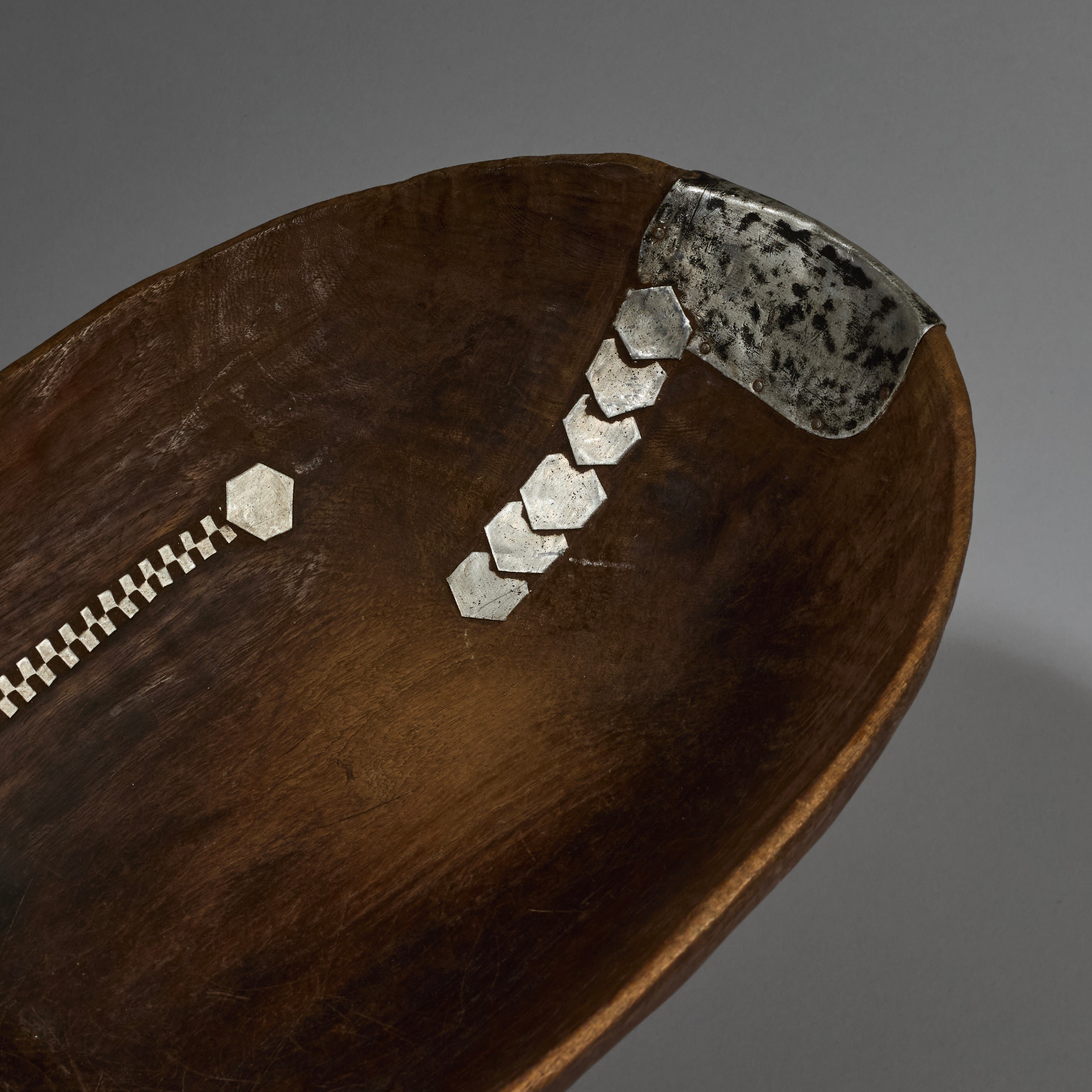 A BIG, GORGEOUS WOODEN BOWL WITH METAL INDIGENOUS REPAIRS FROM THE TUTSI TRIBE OF RWANDA( No 2742 )