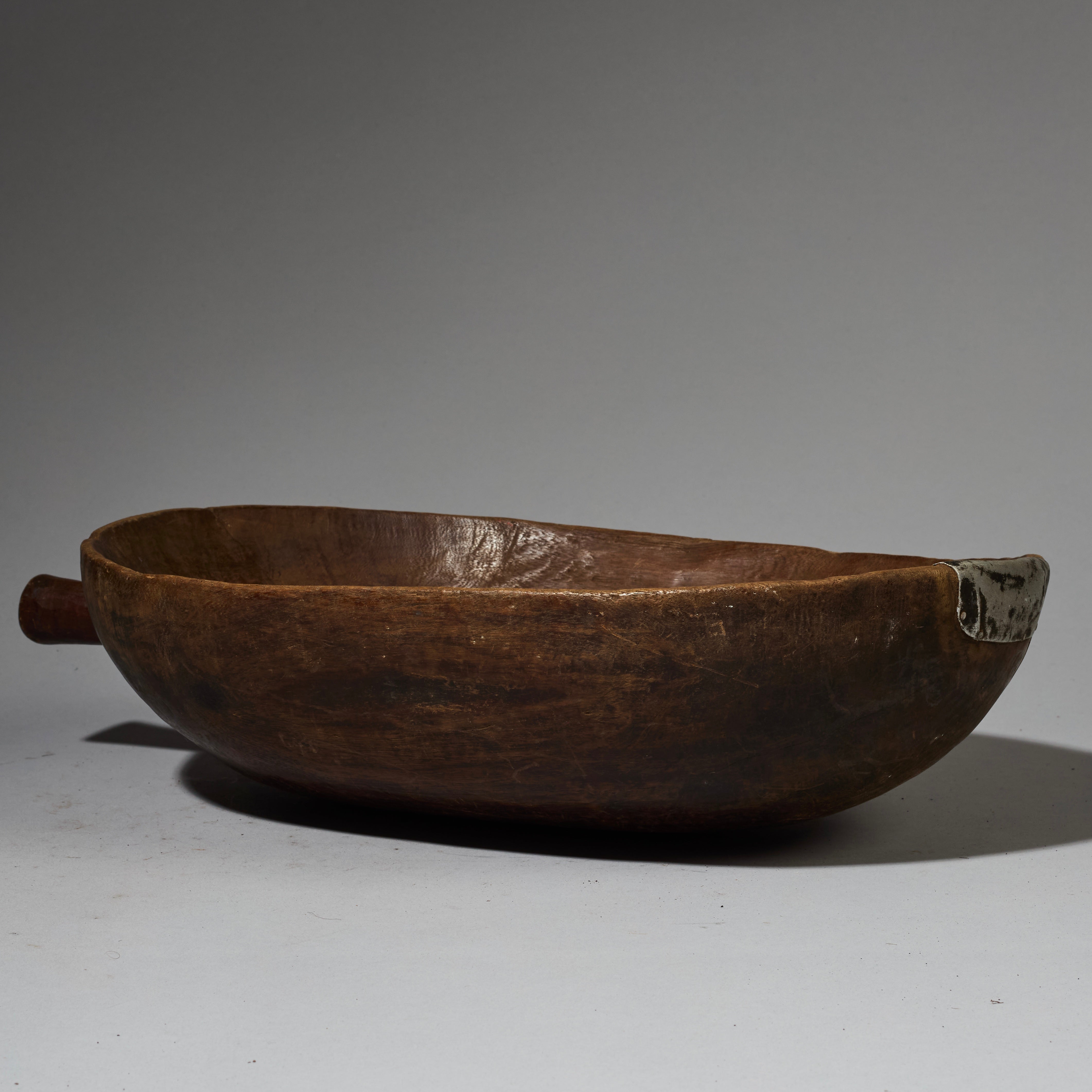 A BIG, GORGEOUS WOODEN BOWL WITH METAL INDIGENOUS REPAIRS FROM THE TUTSI TRIBE OF RWANDA( No 2742 )