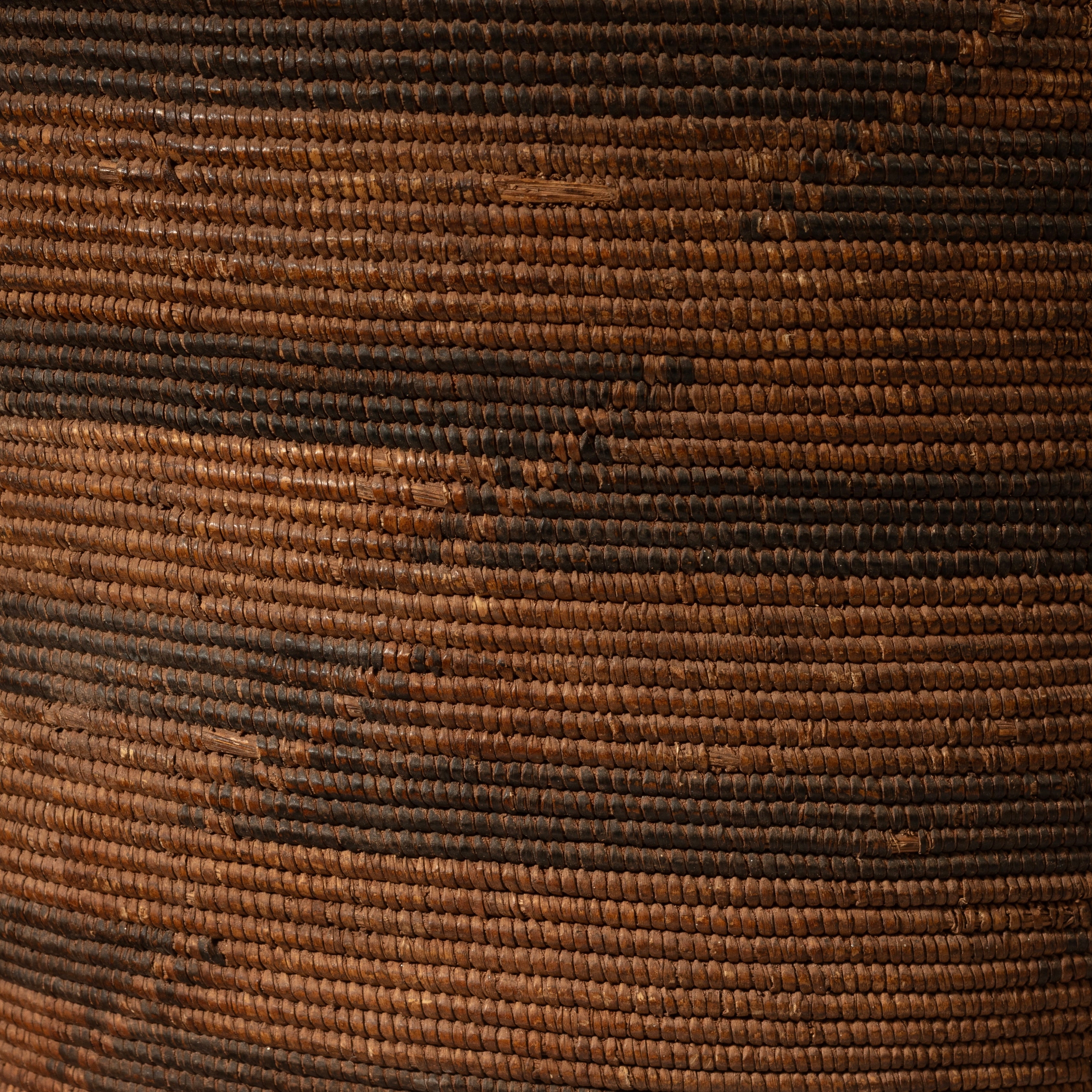 A LOVELY + LARGE GRASS BASKET FROM TUTSI TRIBE RWANDA ( No 4345 )