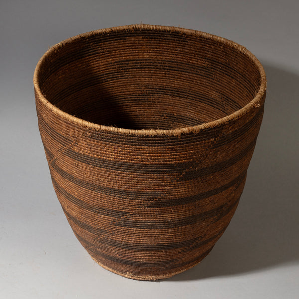 A LOVELY + LARGE GRASS BASKET FROM TUTSI TRIBE RWANDA ( No 4345 )