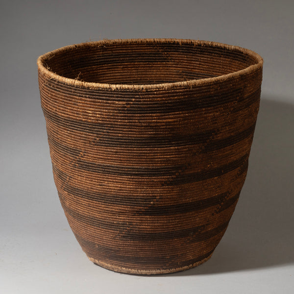 A LOVELY + LARGE GRASS BASKET FROM TUTSI TRIBE RWANDA ( No 4345 )