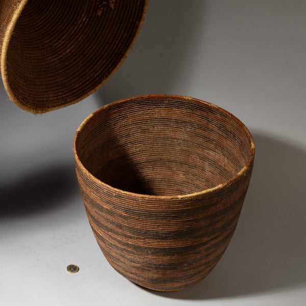 A LUSCIOUS + LARGE FIBRE BASKET WITH LID FROM TUTSI TRIBE RWANDA ( No 4347 )