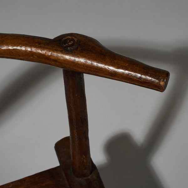 A WELL PATINATED CHAIR FROM THE BAULE TRIBE, IVORY ( No 2755 )