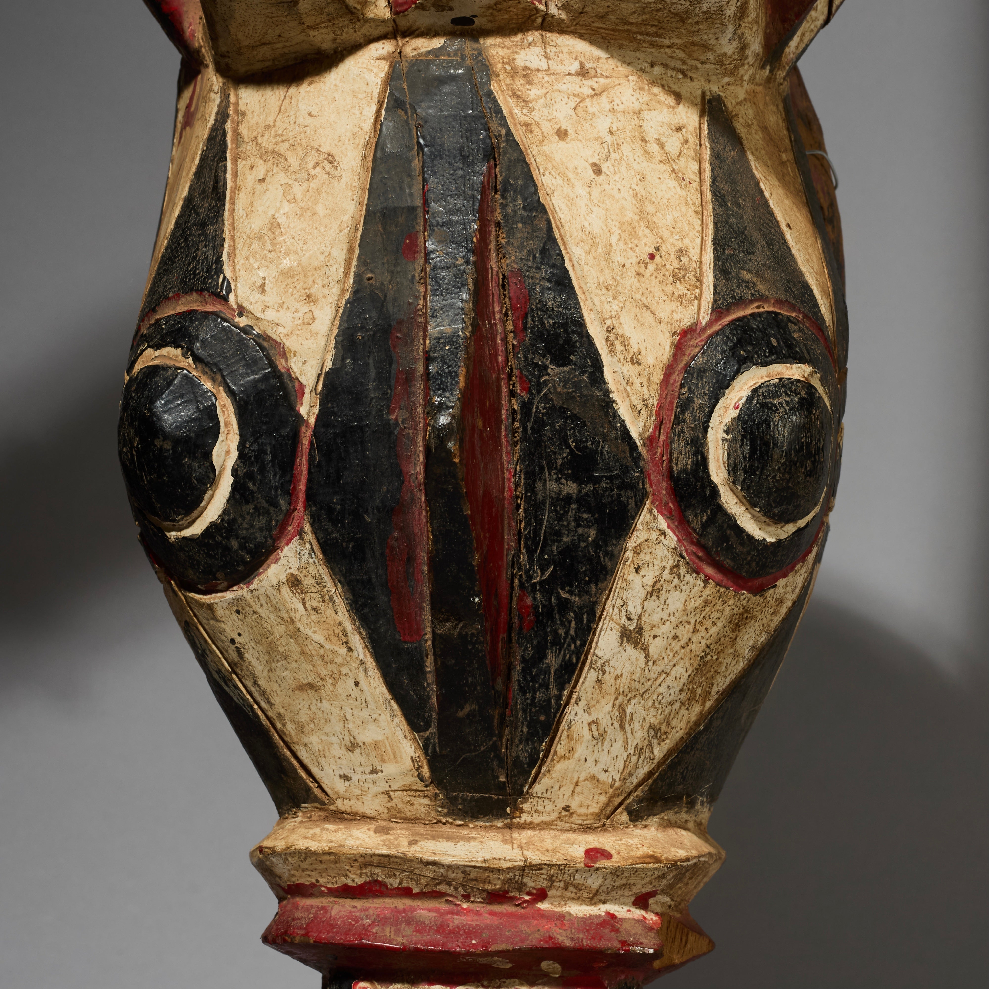 A SHAPELY LARGE BLACK WHITE +RED ANTELOPE MASK FROM THE MOSSI TRIBE OF BURKINA FASO ( No 2820 )