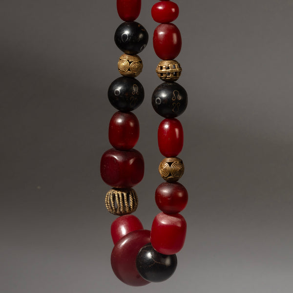 A MIXED WOOD, BRONZE & FAUX AMBER BEAD NECKLACE ( NO 4340 )