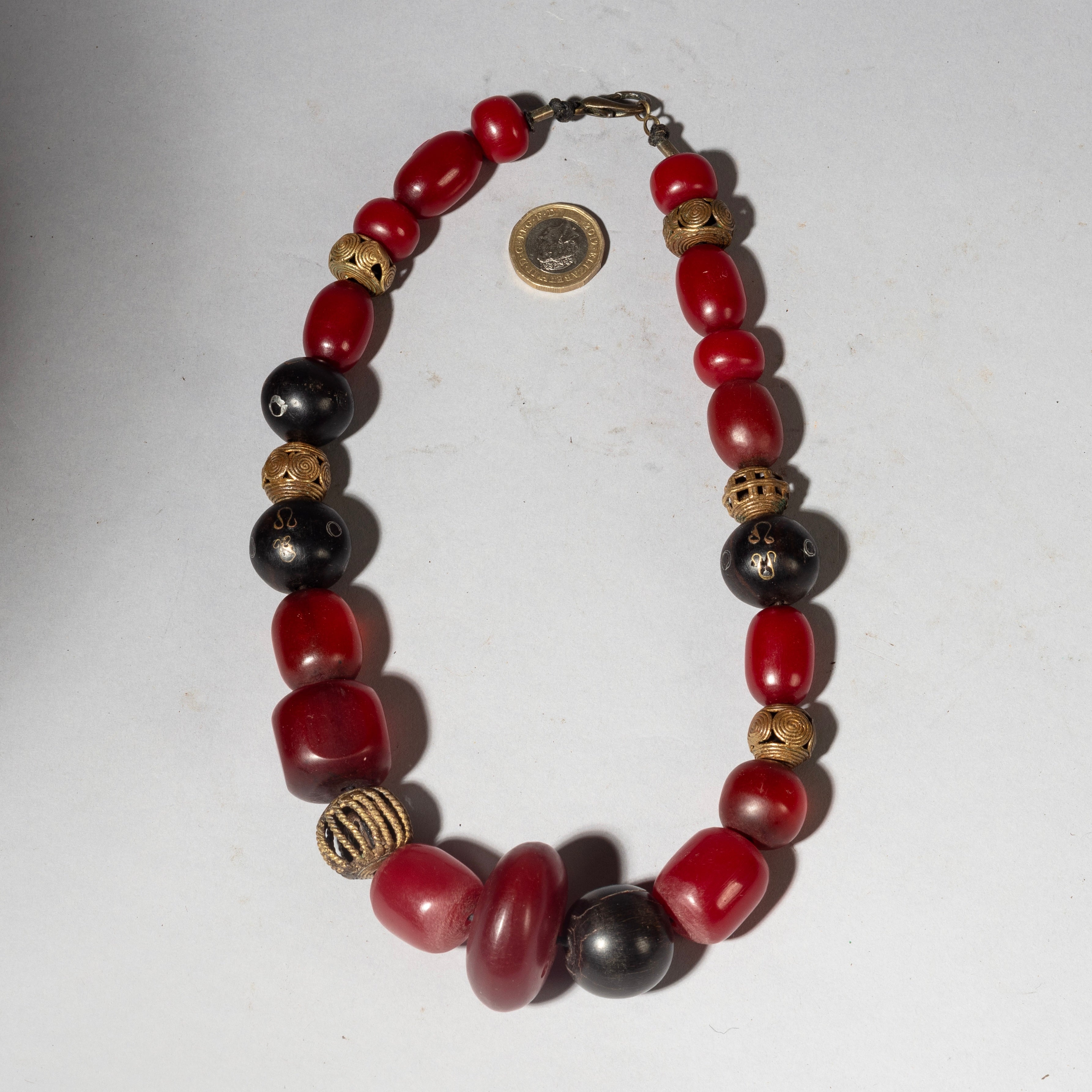 A MIXED WOOD, BRONZE & FAUX AMBER BEAD NECKLACE ( NO 4340 )
