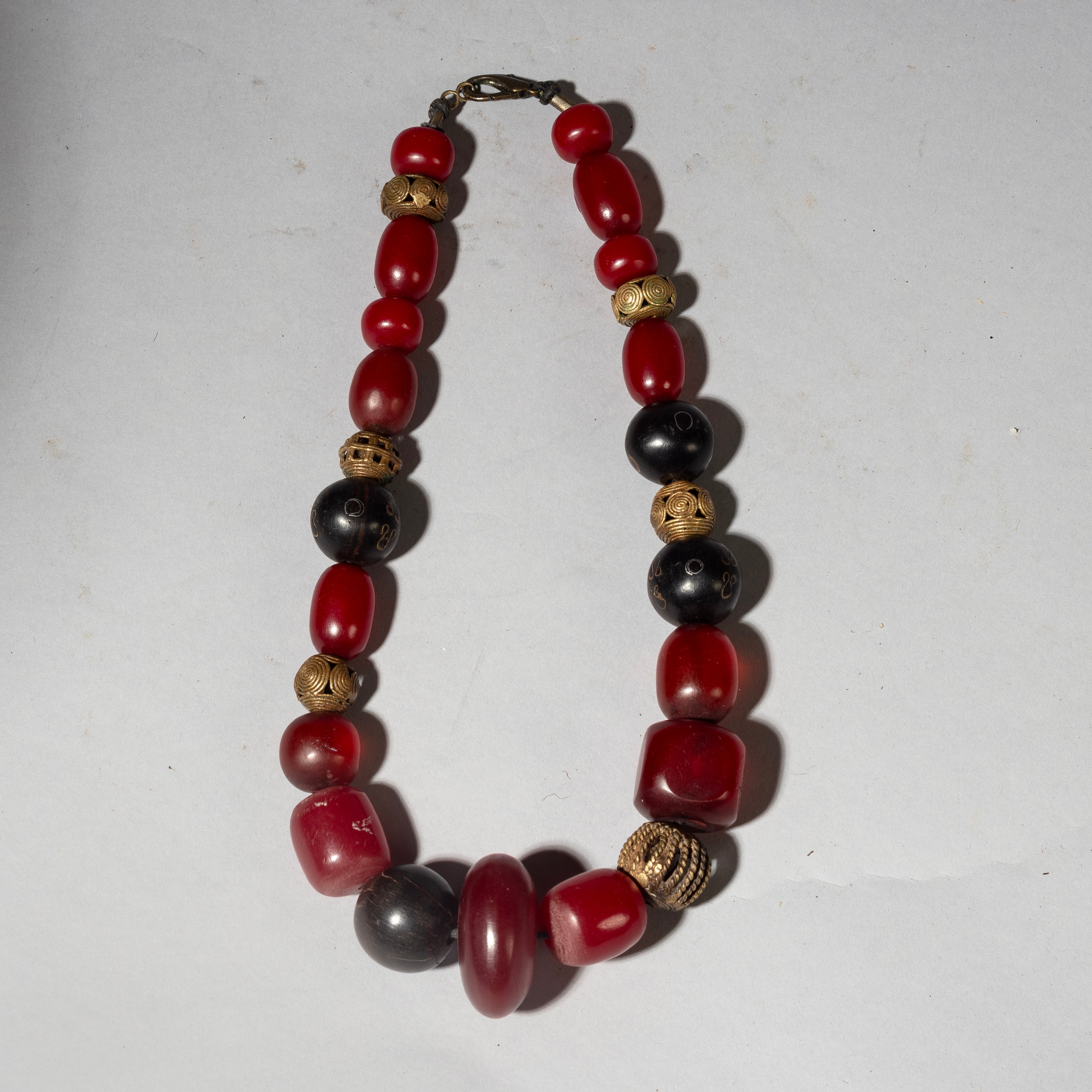 A MIXED WOOD, BRONZE & FAUX AMBER BEAD NECKLACE ( NO 4340 )