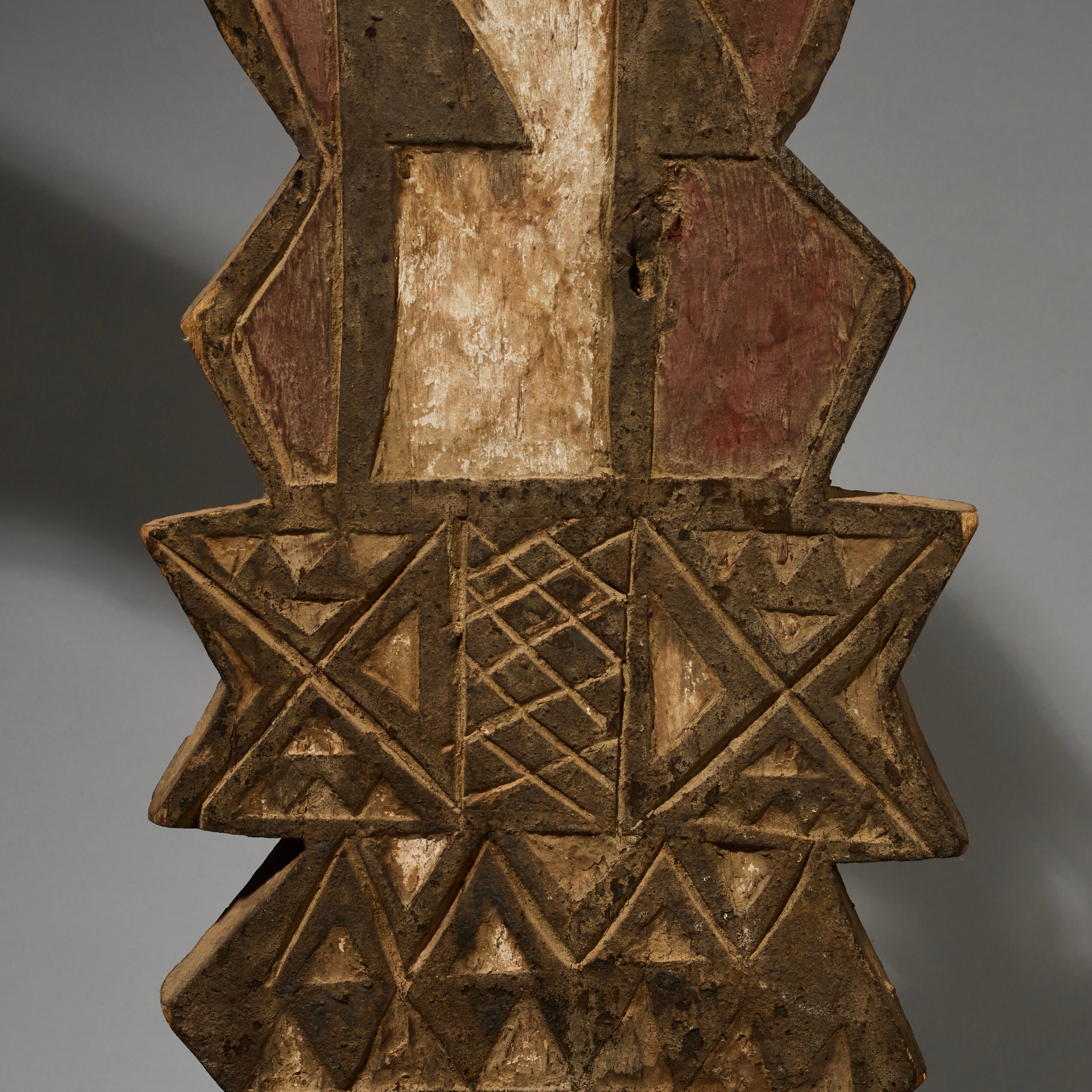 A GRAPHIC CROCODILE MASK FROM THE MOSSI TRIBE OF BURKINA FASO ( No 2835  )