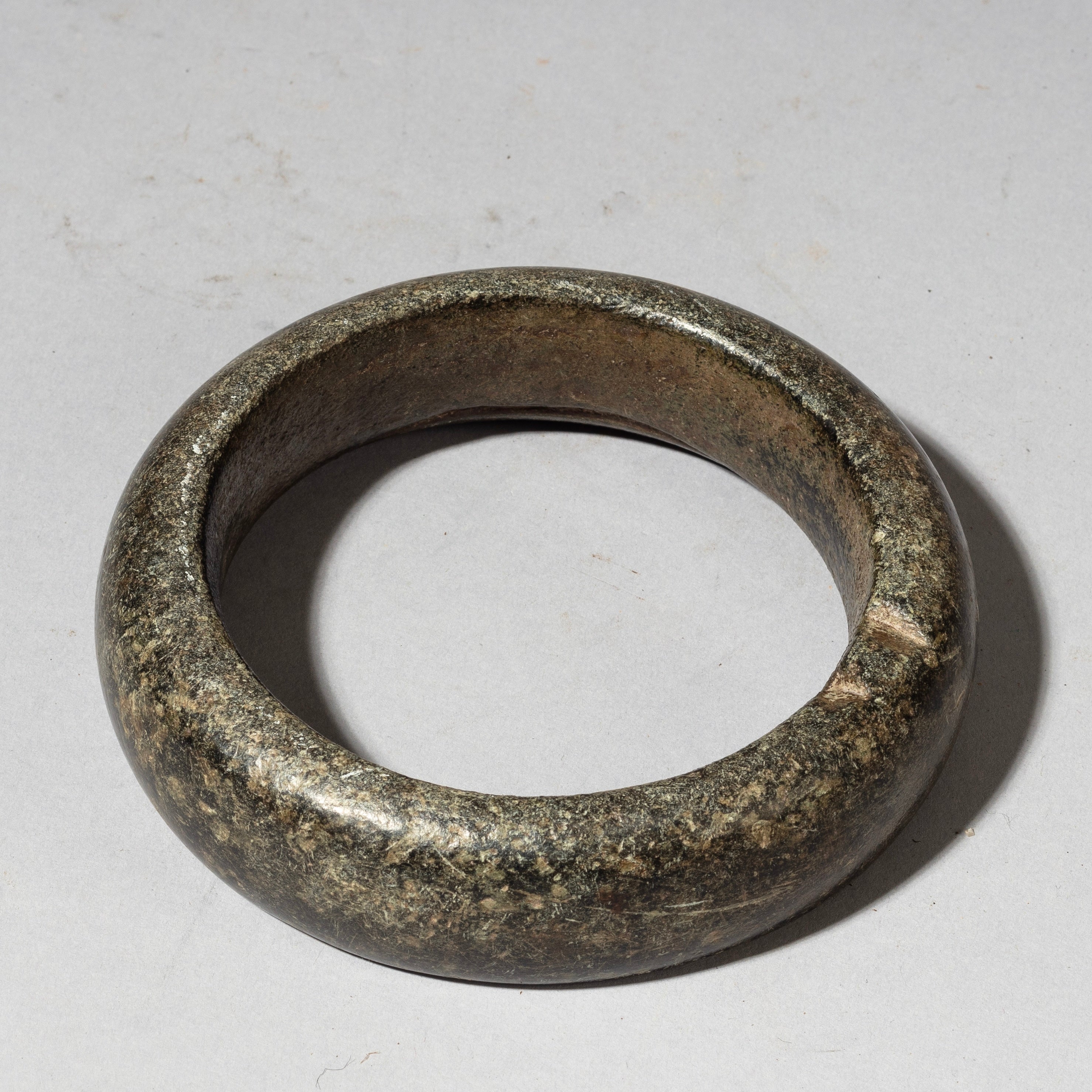 A GREEN ANCIENT STONE CURRENCY BRACELET FROM DOGON TRIBE MALI  ( No 4335 )