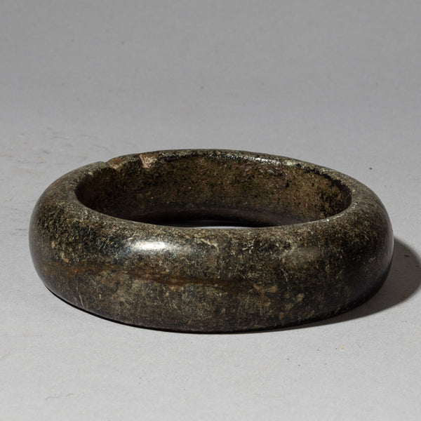 A GREEN ANCIENT STONE CURRENCY BRACELET FROM DOGON TRIBE MALI  ( No 4335 )
