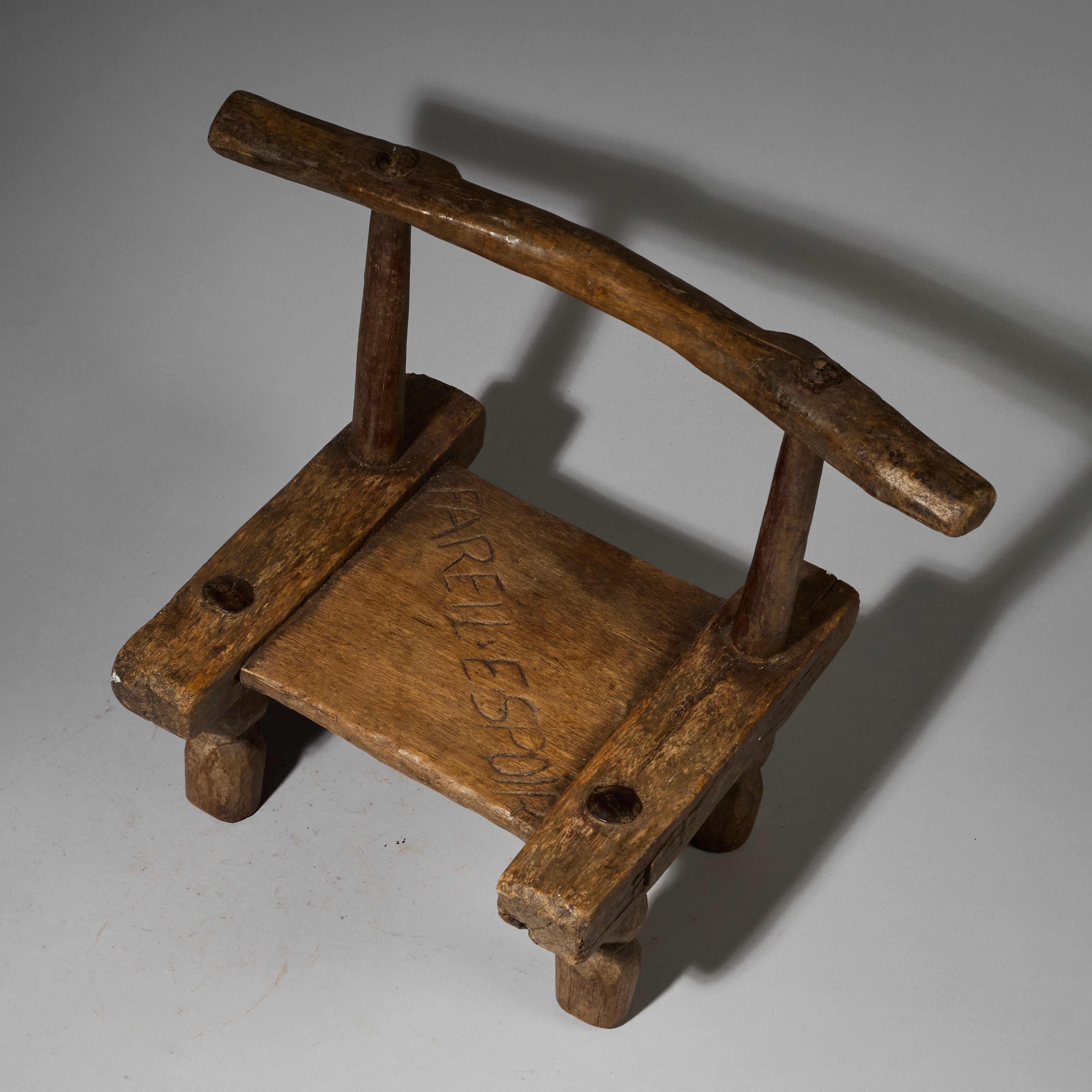 A SMALL CHAIR FROM THE BAULE TRIBE, IVORY ( No 2756 )