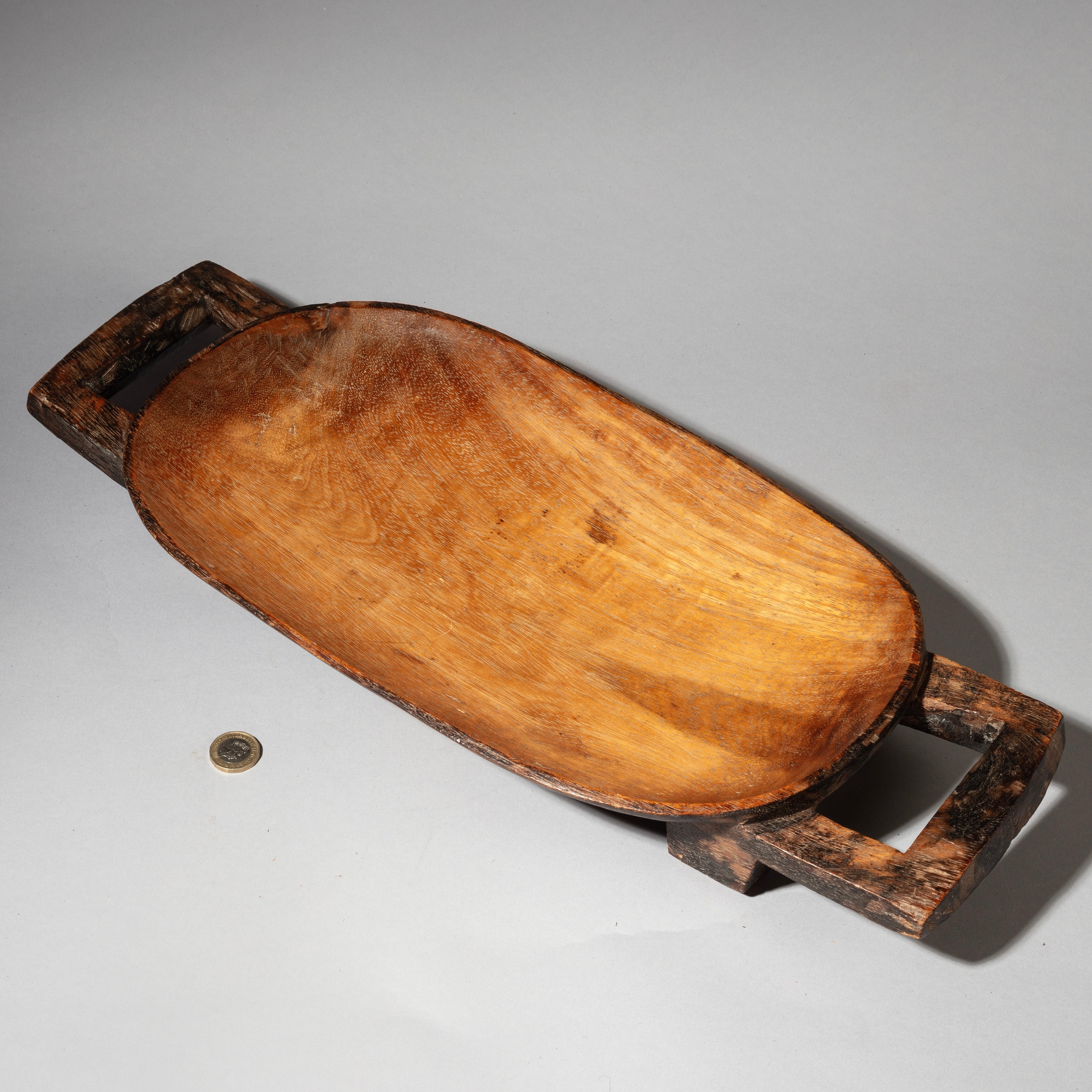 A LARGE ZULU WOODEN MEAT PLATTER BOWL FROM SOUTH AFRICA ( No;4367 )