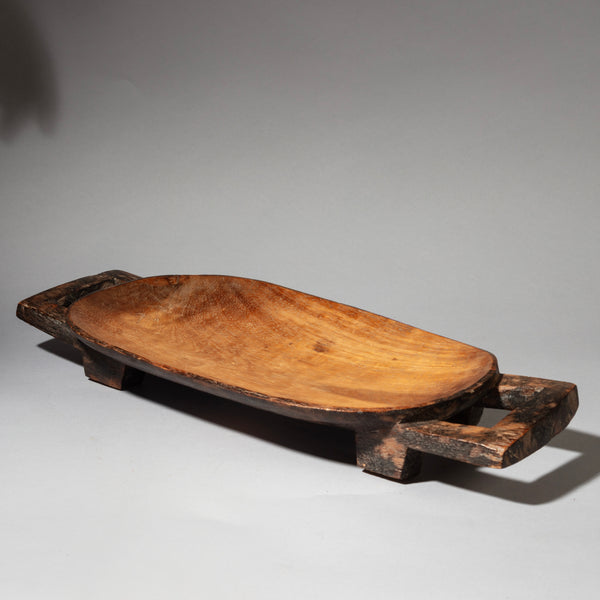 A LARGE ZULU WOODEN MEAT PLATTER BOWL FROM SOUTH AFRICA ( No;4367 )
