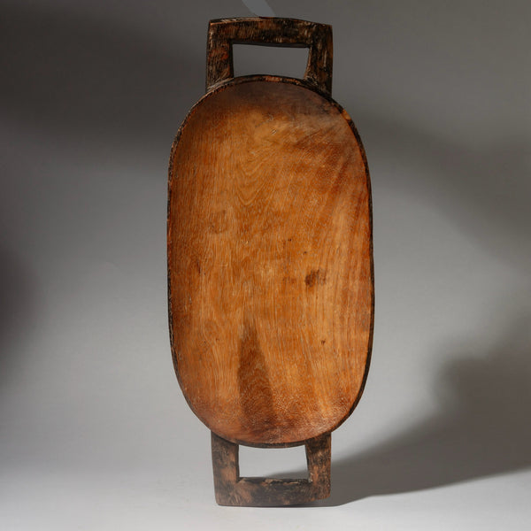 A LARGE ZULU WOODEN MEAT PLATTER BOWL FROM SOUTH AFRICA ( No;4367 )