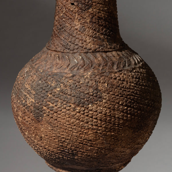 SOLD DL A TEXTURAL  TERRACOTTA VESSEL FROM KENYA   ( No 4325 )