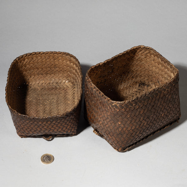 AN ANTIQUE RICE LUNCH BOX BASKET WITH LID FROM THE PHILIPPINES ( No 4346 )