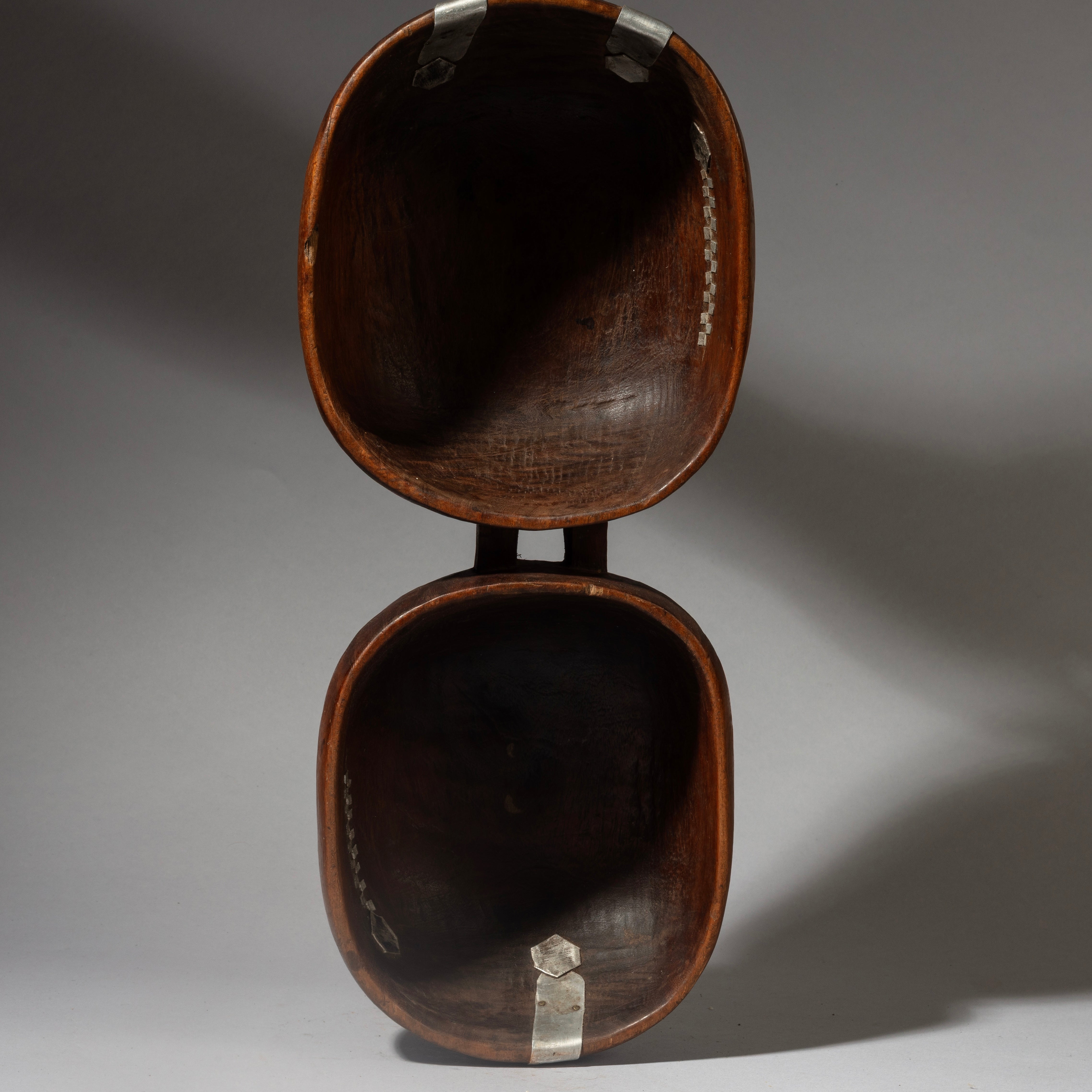 AN ELEGANT RARE DOUBLE BOWL, FROM TUTSI TRIBE OF RWANDA( No 1641)