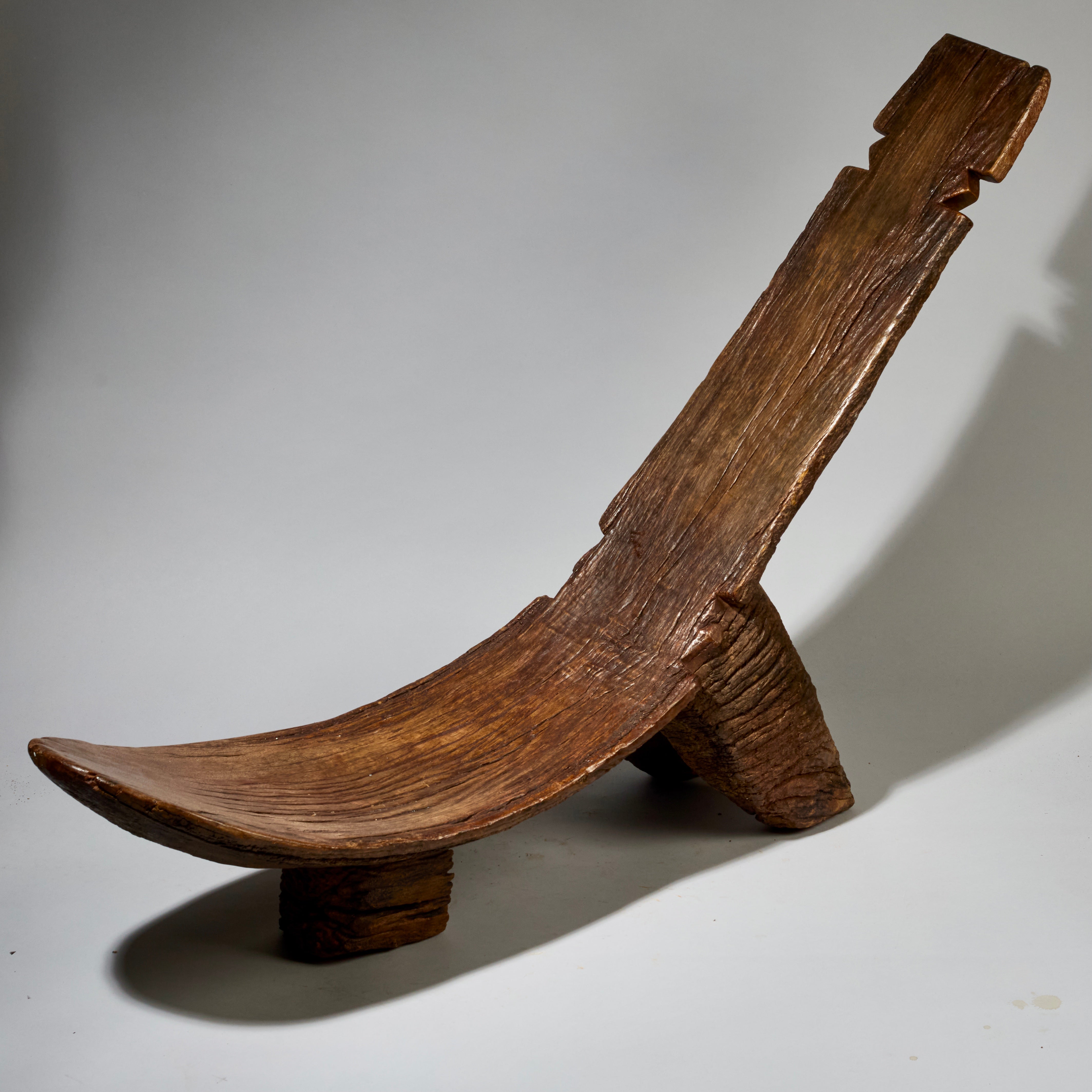 AN OLD, WELL PATINATED SLING BACK BENCH, LOBI TRIBE OF BURKINA FASO W.AFRICA ( No 2827 )