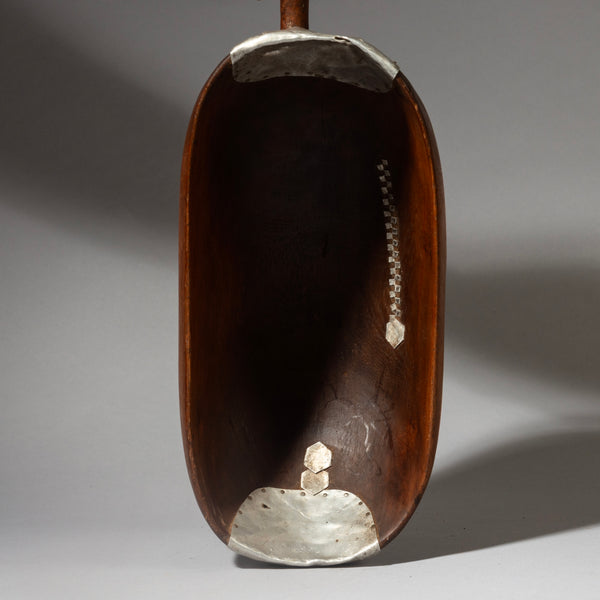 A CURVY  WOODEN MEDIUMBOWL WITH METAL INDIGENOUS REPAIRS FROM THE TUTSI TRIBE OF RWANDA ( No 4320 )