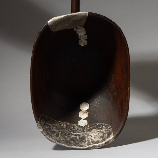 A SHAPLEY WOODEN MEDIUM BOWL WITH METAL INDIGENOUS REPAIRS FROM THE TUTSI TRIBE OF RWANDA ( No 4319 )