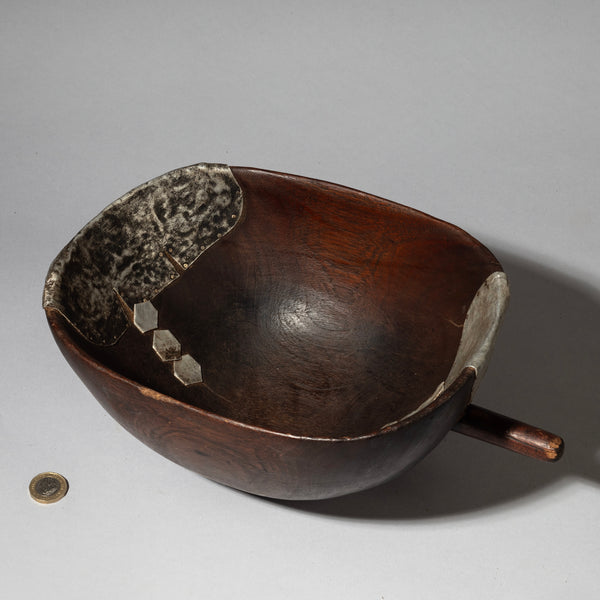 A SHAPLEY WOODEN MEDIUM BOWL WITH METAL INDIGENOUS REPAIRS FROM THE TUTSI TRIBE OF RWANDA ( No 4319 )