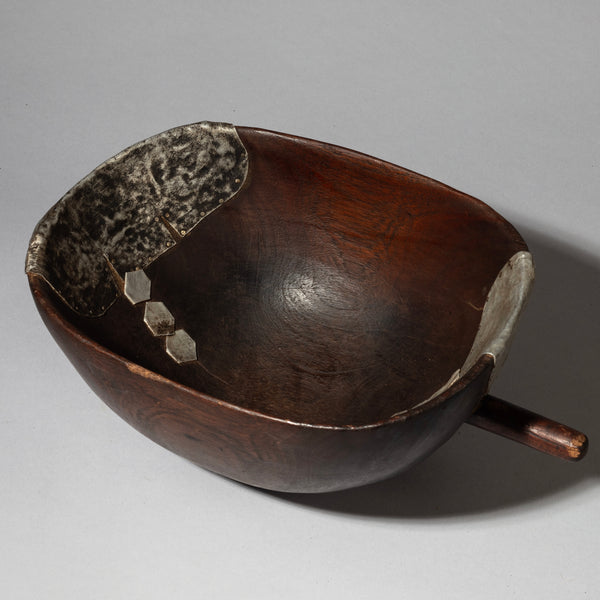 A SHAPLEY WOODEN MEDIUM BOWL WITH METAL INDIGENOUS REPAIRS FROM THE TUTSI TRIBE OF RWANDA ( No 4319 )