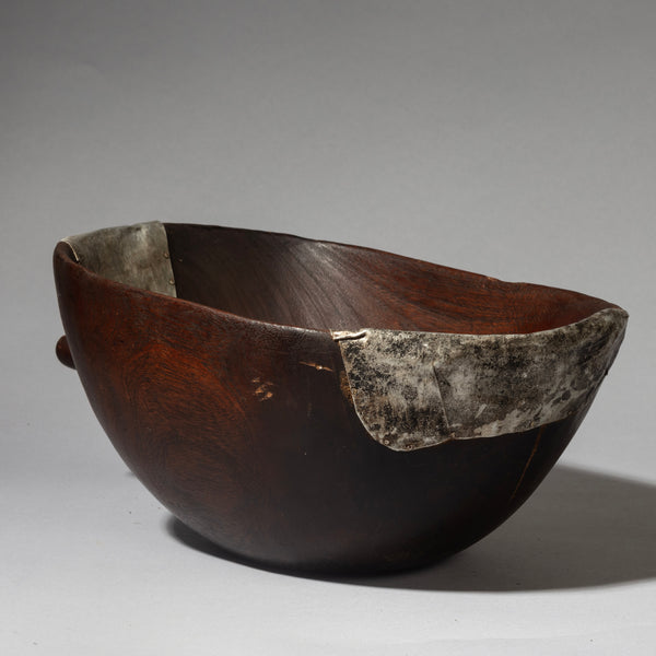 A SHAPLEY WOODEN MEDIUM BOWL WITH METAL INDIGENOUS REPAIRS FROM THE TUTSI TRIBE OF RWANDA ( No 4319 )